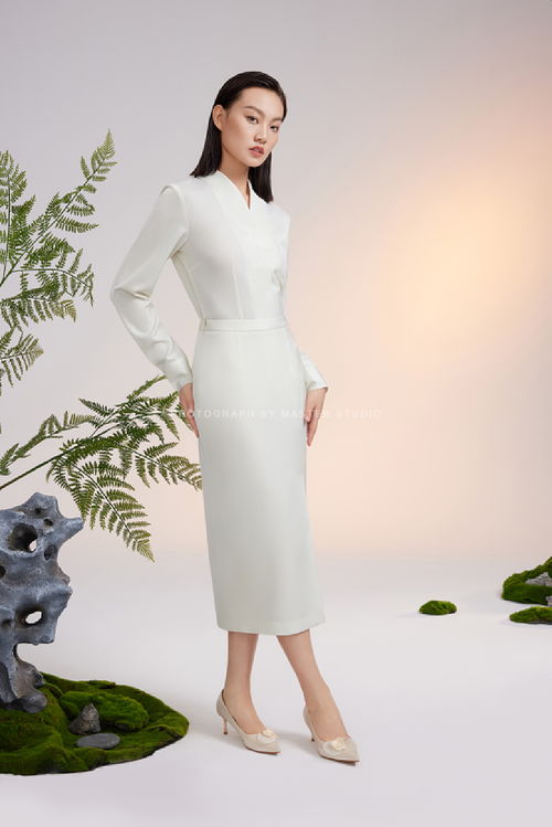 迅紡服裝攝影 中式場(chǎng)景下的鞋帽畫(huà)冊(cè)拍攝藝術(shù)
